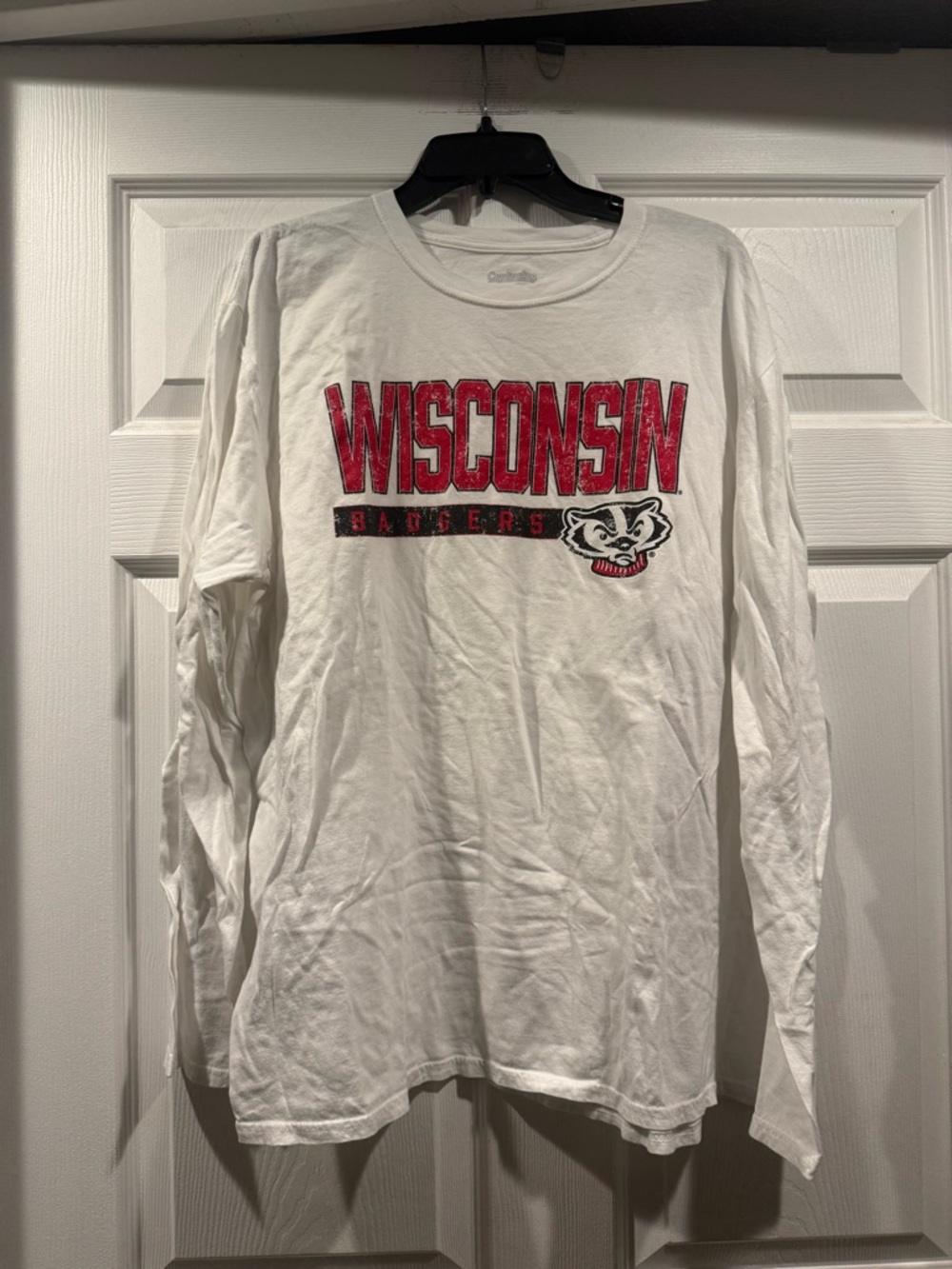 Wisconsin Badgers White Long-Sleeve Tee. Size XL